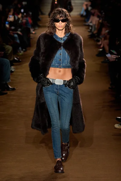 Look 64